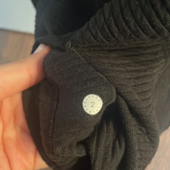 Black lululemon hooded vest - Picture 4 of 9